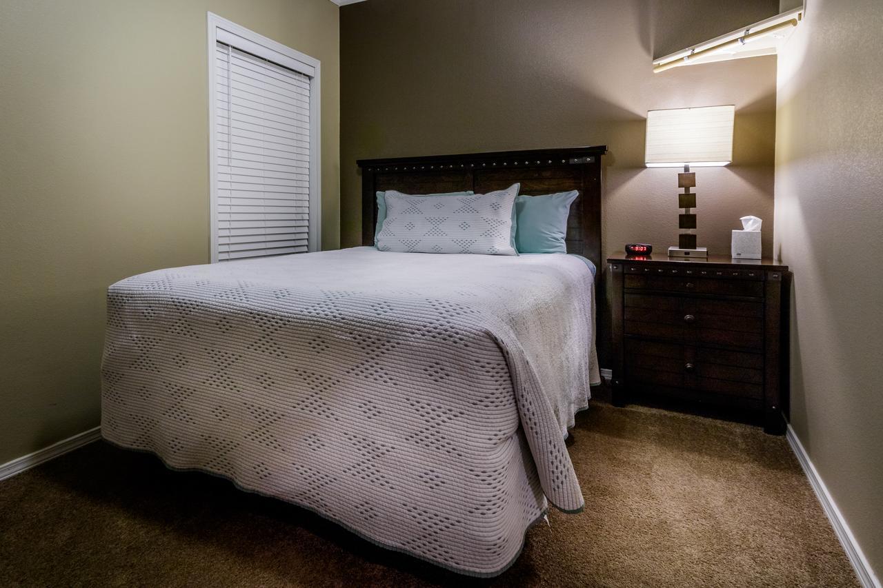 One-Bedroom Suite w/ Kitchenette